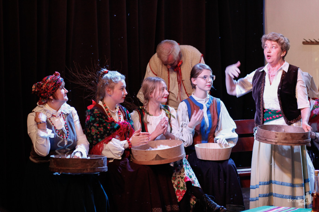 Wideo: Przedstawienie pełne folkloru w Domu Kultury