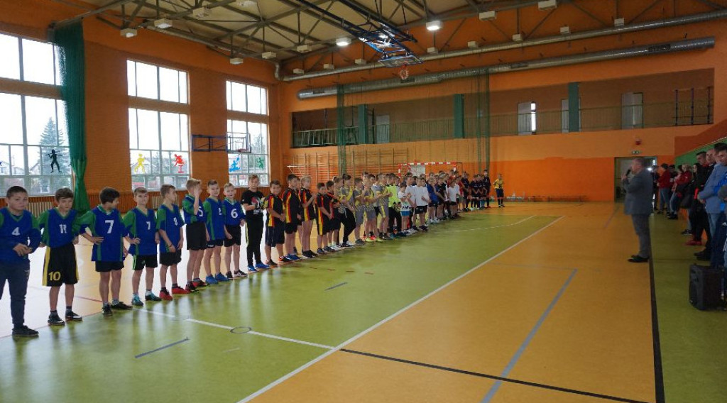 Dwa turnieje halowej piłki nożnej rozegrano w Radoszycach [zdjęcia]