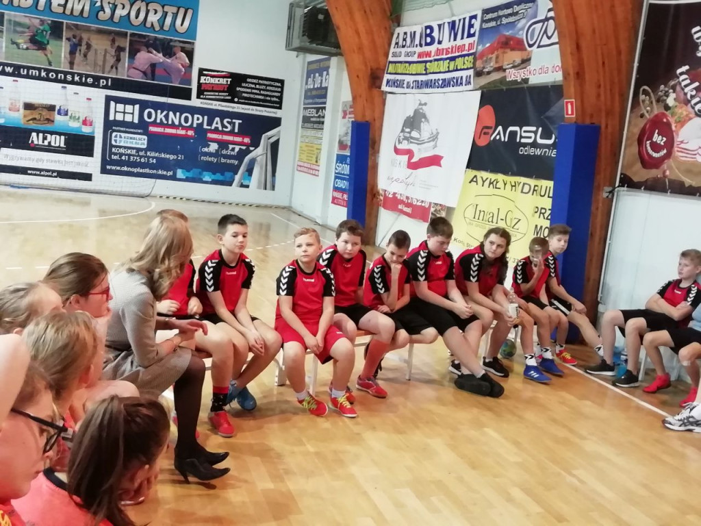 Królewiec z pucharem w turnieju piłki ręcznej dla młodszych! [wideo, zdjęcia]