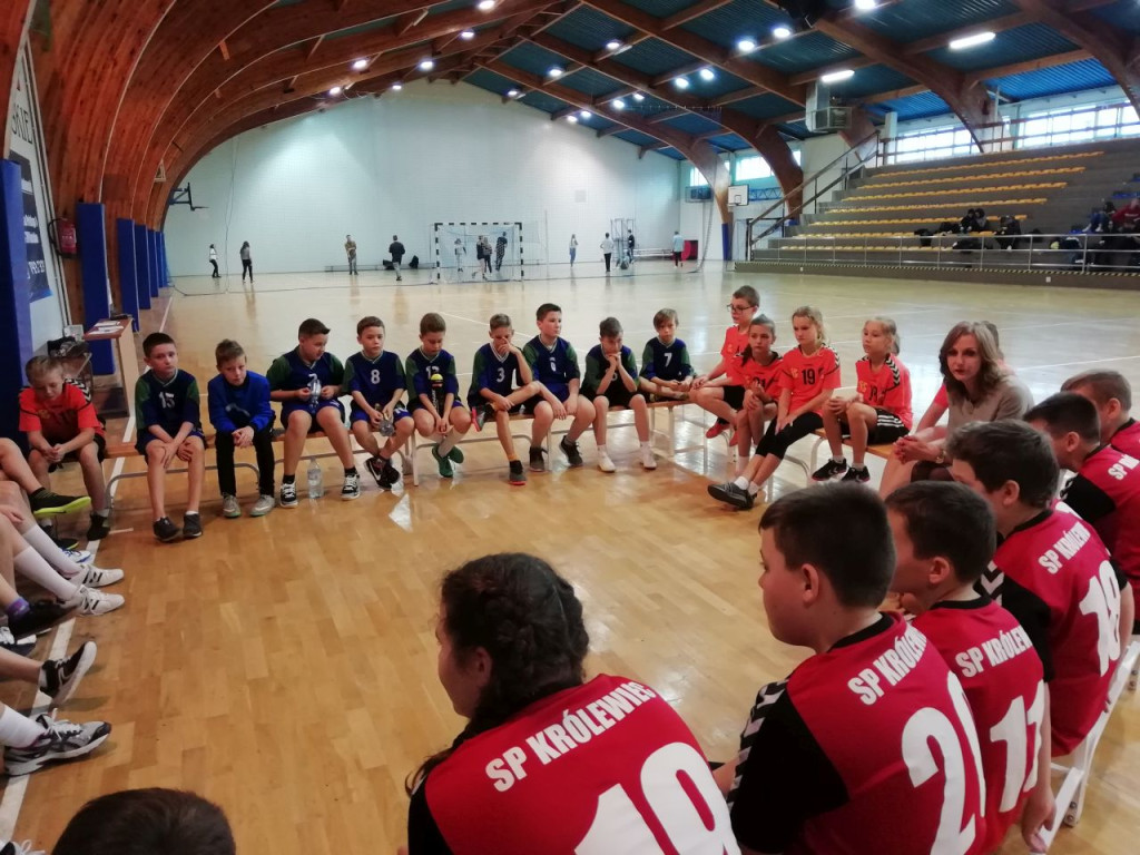 Królewiec z pucharem w turnieju piłki ręcznej dla młodszych! [wideo, zdjęcia]