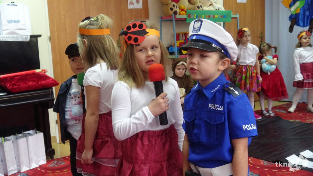 Przedszkolaki pasowane w Światowy Dzień Pluszowego Misia [wideo, zdjęcia]