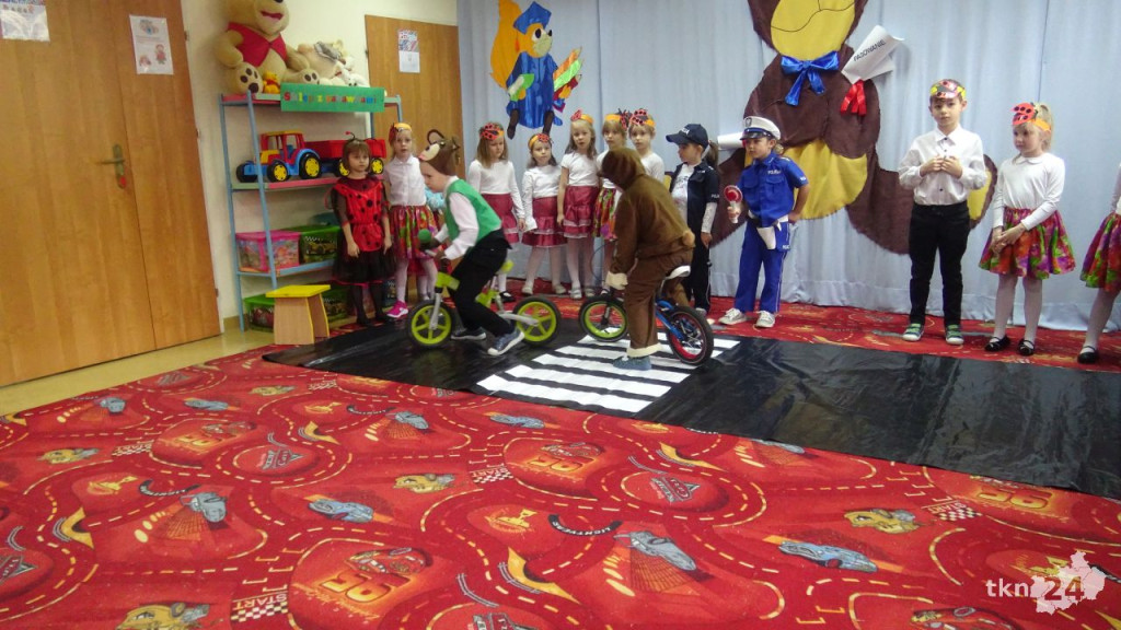 Przedszkolaki pasowane w Światowy Dzień Pluszowego Misia [wideo, zdjęcia]
