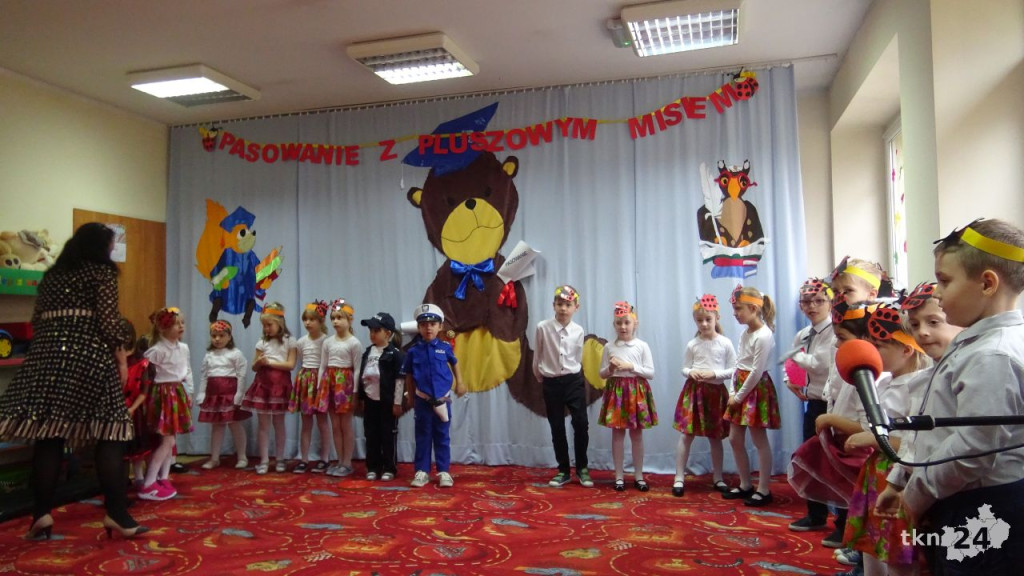 Przedszkolaki pasowane w Światowy Dzień Pluszowego Misia [wideo, zdjęcia]