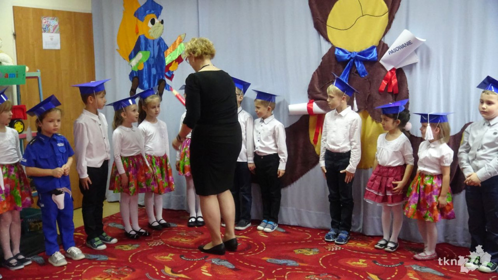 Przedszkolaki pasowane w Światowy Dzień Pluszowego Misia [wideo, zdjęcia]
