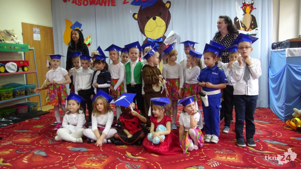 Przedszkolaki pasowane w Światowy Dzień Pluszowego Misia [wideo, zdjęcia]
