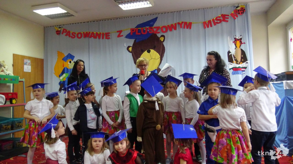 Przedszkolaki pasowane w Światowy Dzień Pluszowego Misia [wideo, zdjęcia]