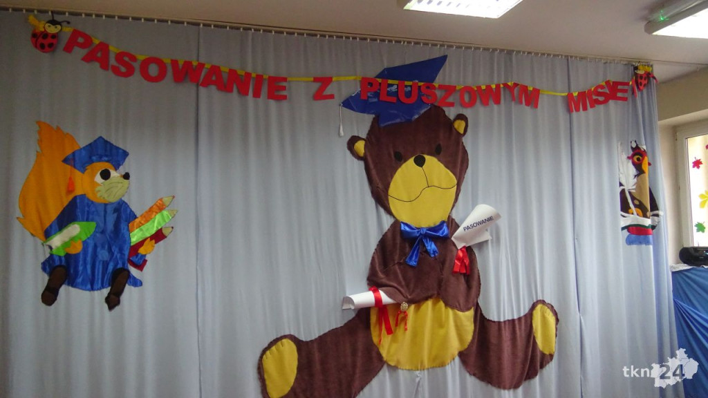 Przedszkolaki pasowane w Światowy Dzień Pluszowego Misia [wideo, zdjęcia]