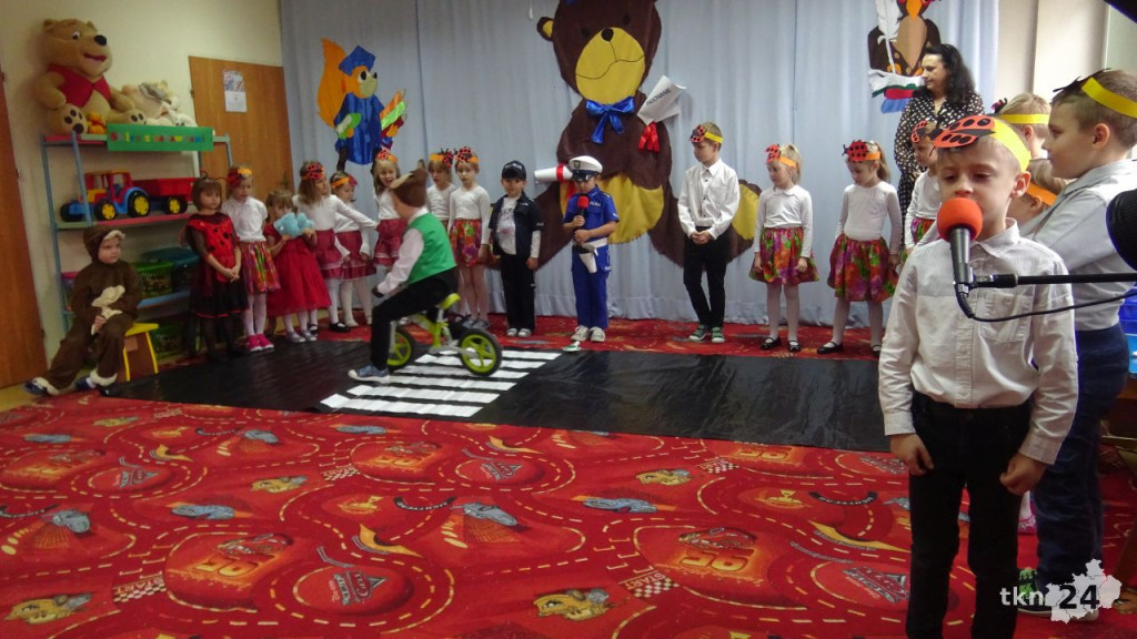 Przedszkolaki pasowane w Światowy Dzień Pluszowego Misia [wideo, zdjęcia]