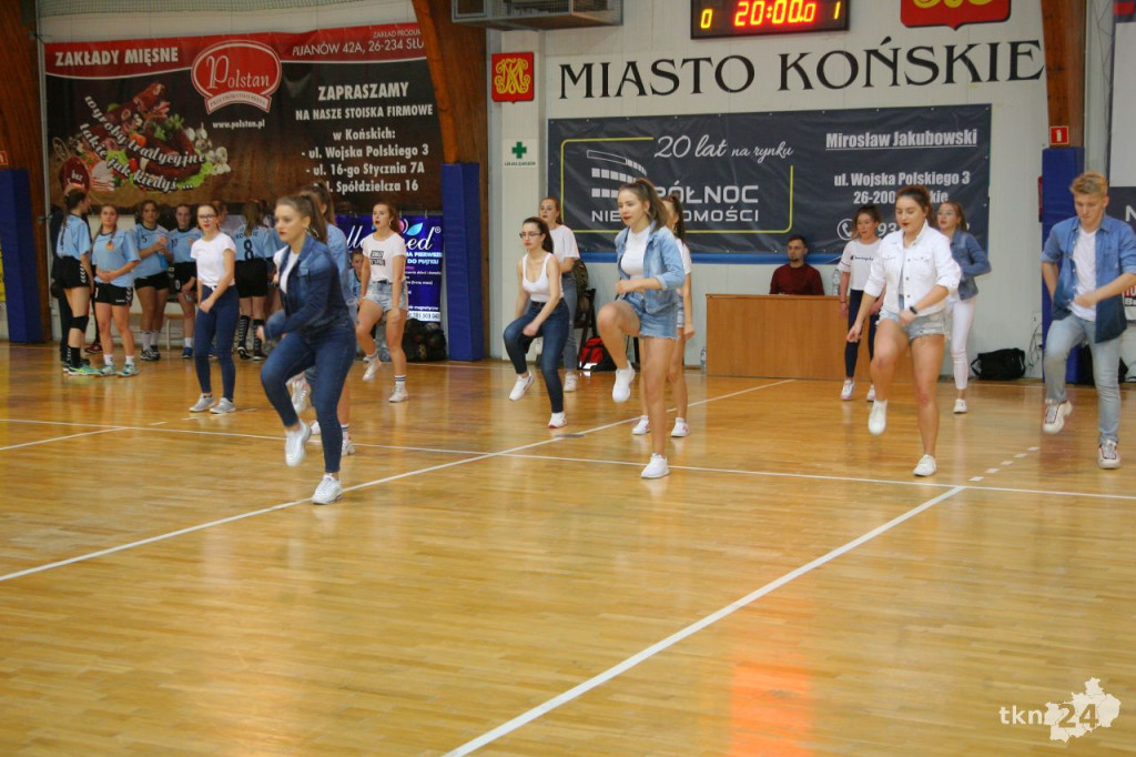 Sukces meczu charytatywnego w I LO. Pełne trybuny przy Stoińskiego! [fotogaleria]