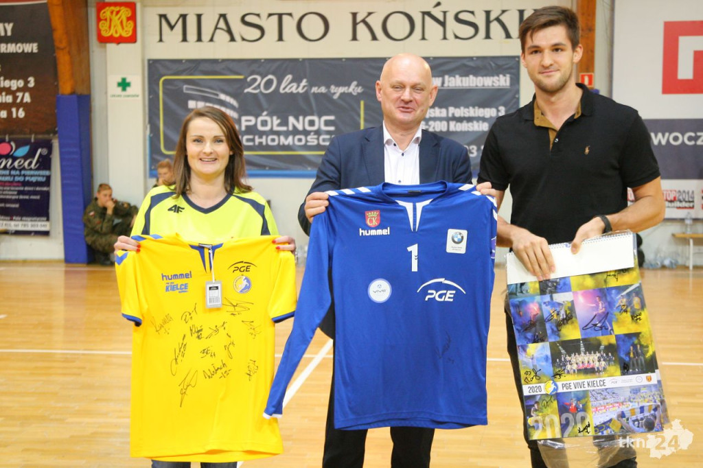 Sukces meczu charytatywnego w I LO. Pełne trybuny przy Stoińskiego! [fotogaleria]