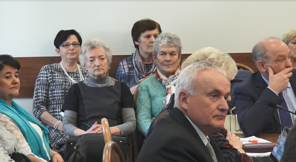 Końskie: Spór o dworzec i przedszkola na sesji Rady Miejskiej [wideo, zdjęcia]