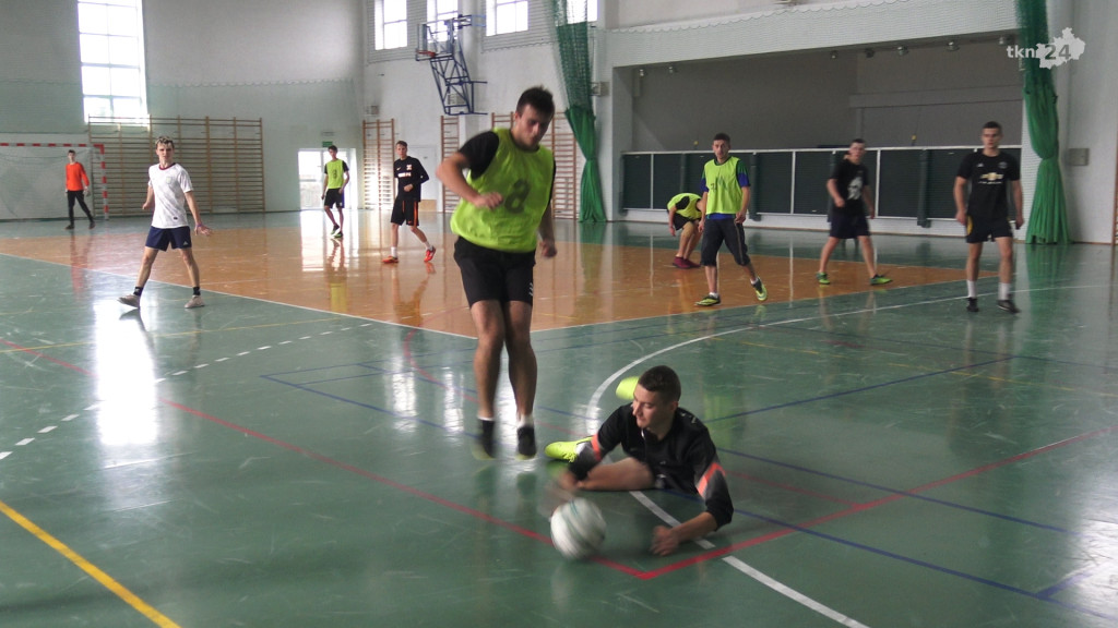 Ruszyła Miejska Liga Futsalu w Stąporkowie [zdjęcia, wideo]