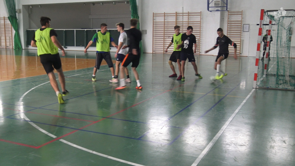 Ruszyła Miejska Liga Futsalu w Stąporkowie [zdjęcia, wideo]