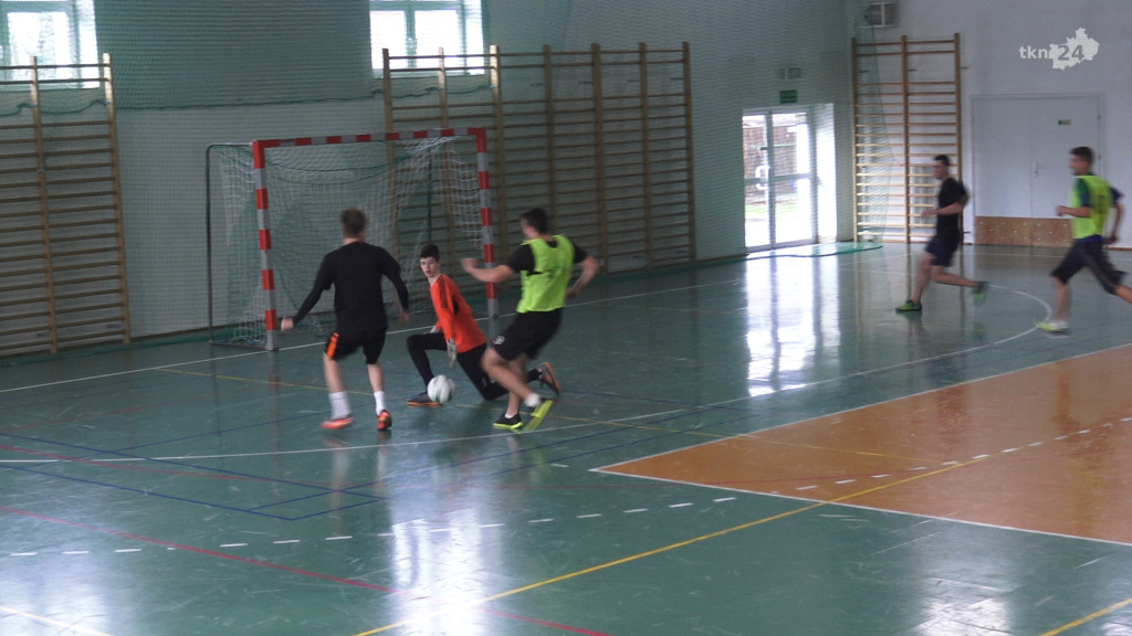 Ruszyła Miejska Liga Futsalu w Stąporkowie [zdjęcia, wideo]