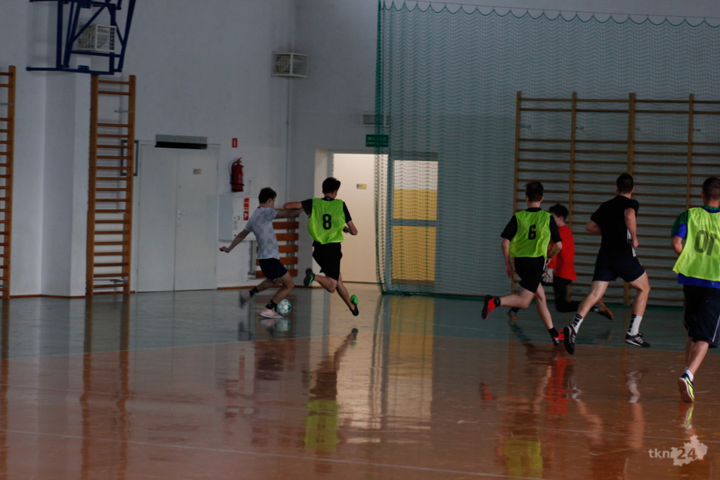 Ruszyła Miejska Liga Futsalu w Stąporkowie [zdjęcia, wideo]