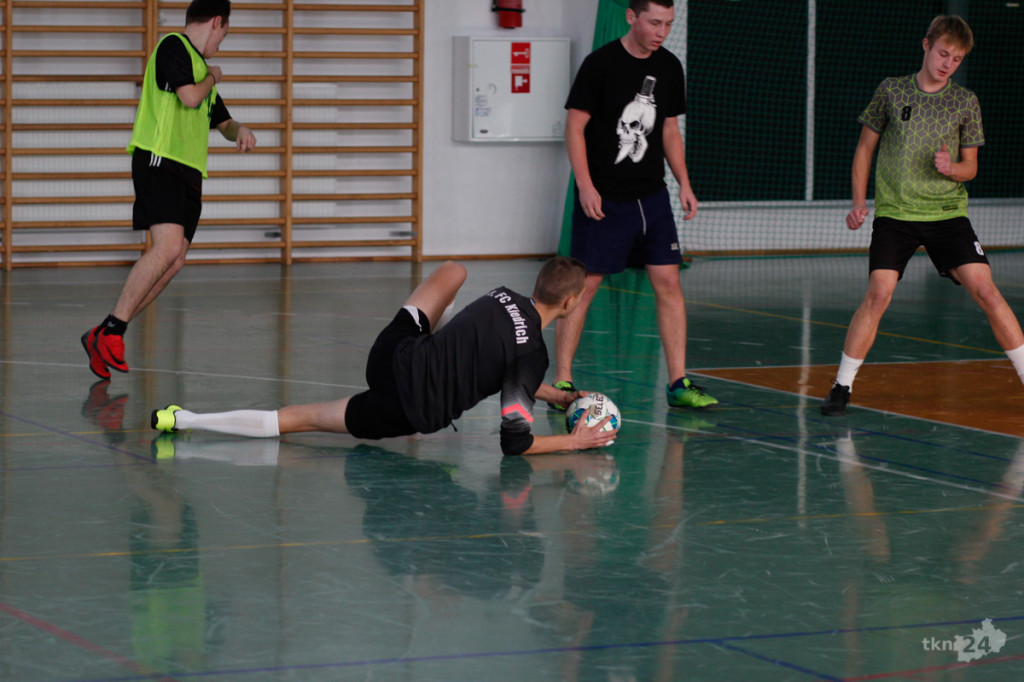 Ruszyła Miejska Liga Futsalu w Stąporkowie [zdjęcia, wideo]