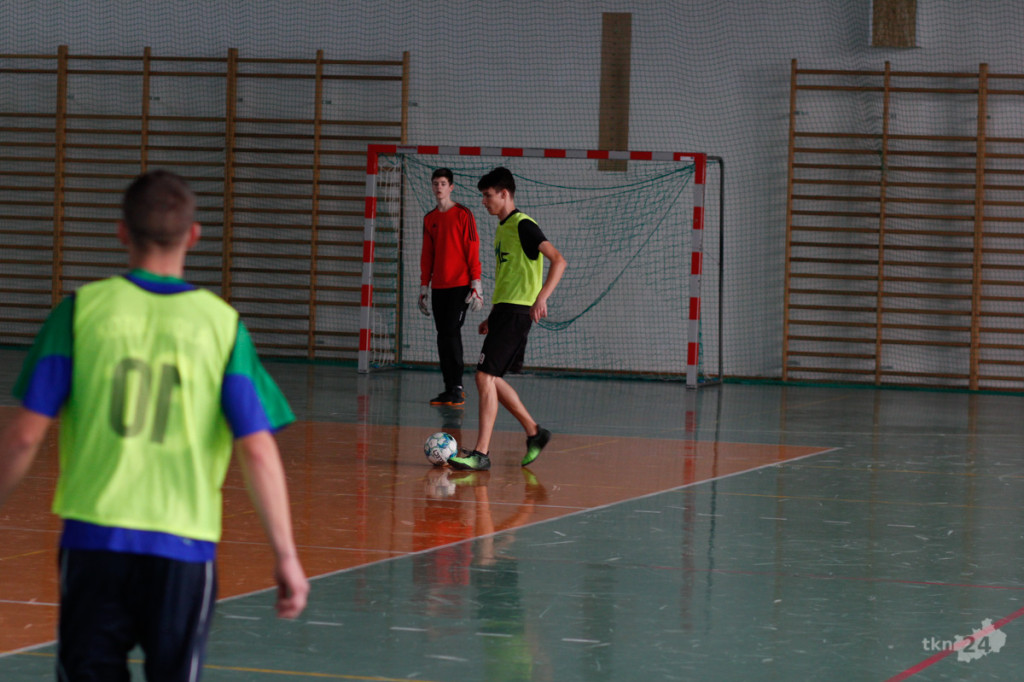 Ruszyła Miejska Liga Futsalu w Stąporkowie [zdjęcia, wideo]