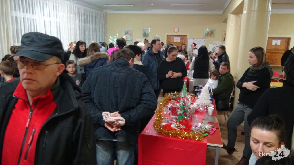 Ogromne zainteresowanie kiermaszem świątecznym w `Dwójce` [wideo, zdjęcia]