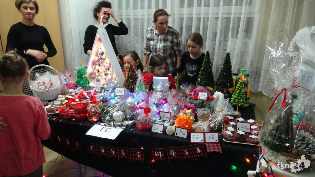 Ogromne zainteresowanie kiermaszem świątecznym w `Dwójce` [wideo, zdjęcia]