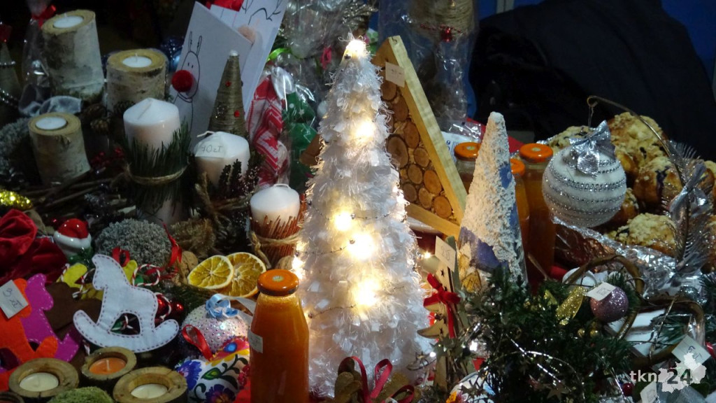 Ogromne zainteresowanie kiermaszem świątecznym w `Dwójce` [wideo, zdjęcia]