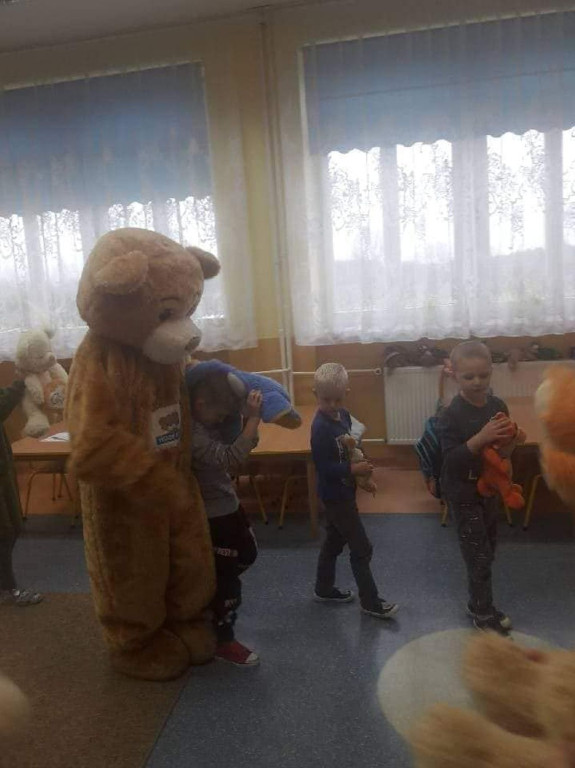 Pluszowy miś uczył angielskiego najmłodszych w powiecie! [wideo, zdjęcia]