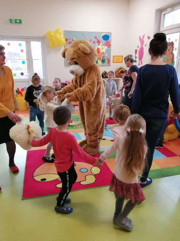 Pluszowy miś uczył angielskiego najmłodszych w powiecie! [wideo, zdjęcia]