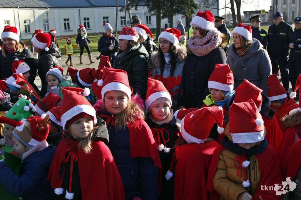 Choinka w Końskich już mieni się światłami! [fotorelacja]