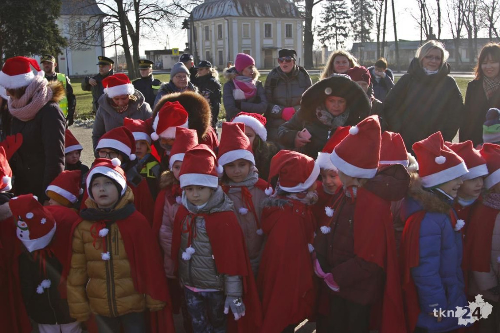Choinka w Końskich już mieni się światłami! [fotorelacja]