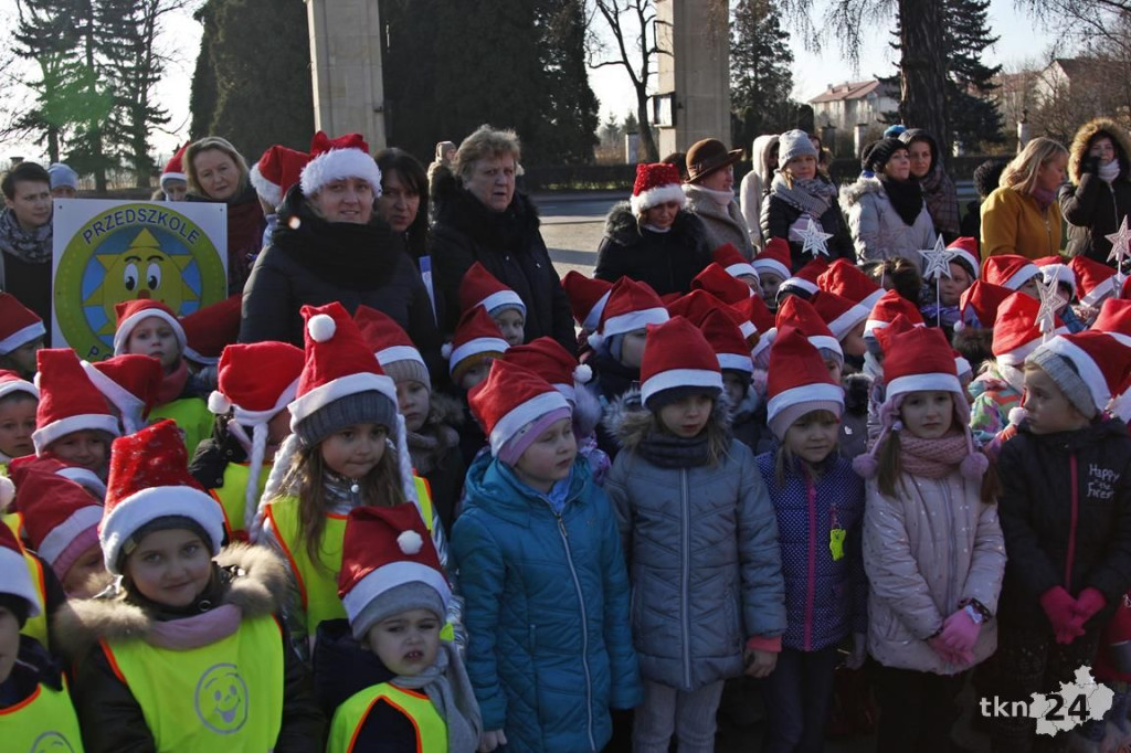 Choinka w Końskich już mieni się światłami! [fotorelacja]
