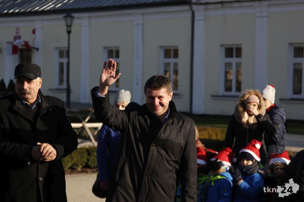 Choinka w Końskich już mieni się światłami! [fotorelacja]