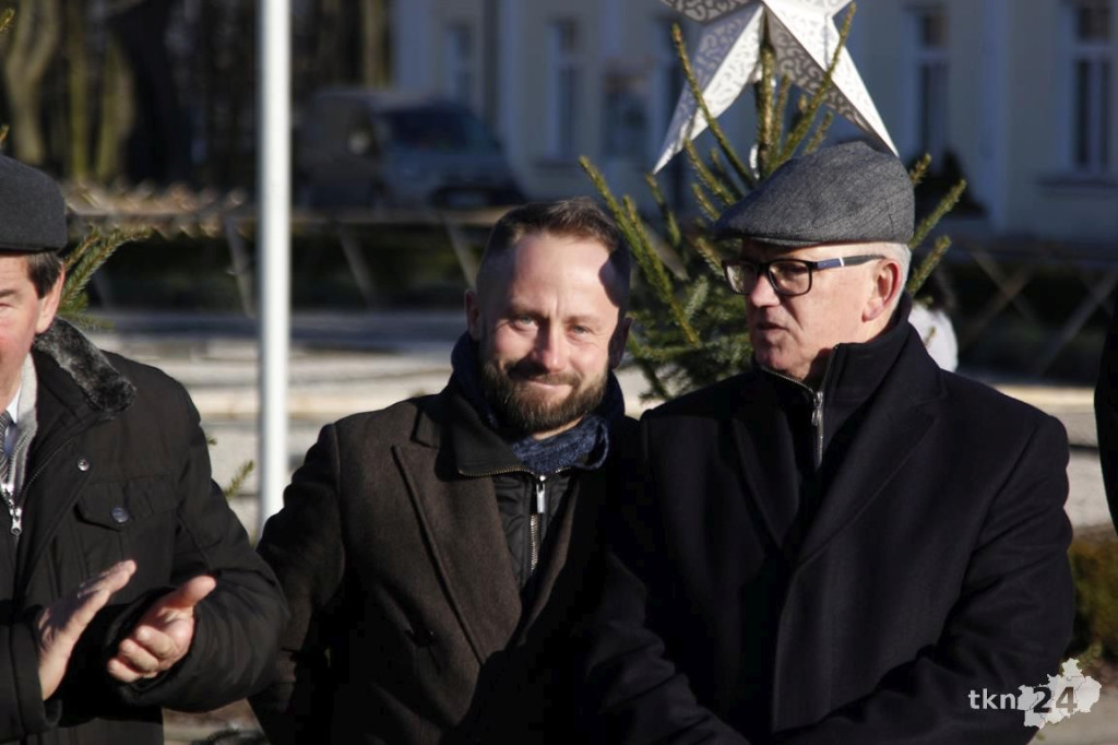 Choinka w Końskich już mieni się światłami! [fotorelacja]