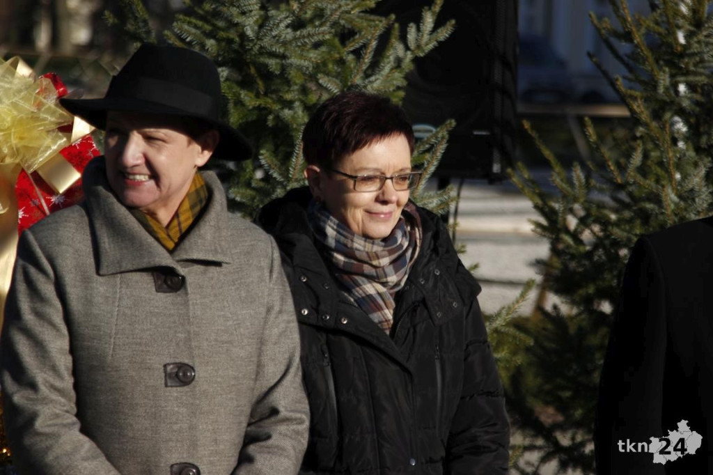 Choinka w Końskich już mieni się światłami! [fotorelacja]