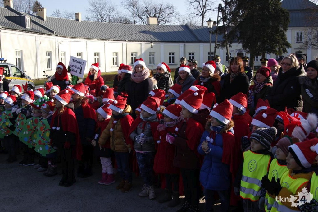 Choinka w Końskich już mieni się światłami! [fotorelacja]