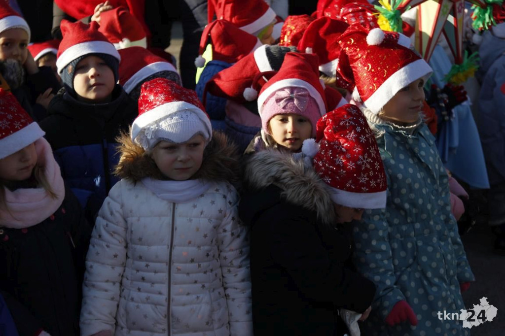 Choinka w Końskich już mieni się światłami! [fotorelacja]