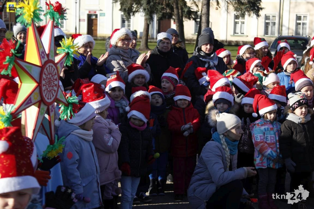 Choinka w Końskich już mieni się światłami! [fotorelacja]