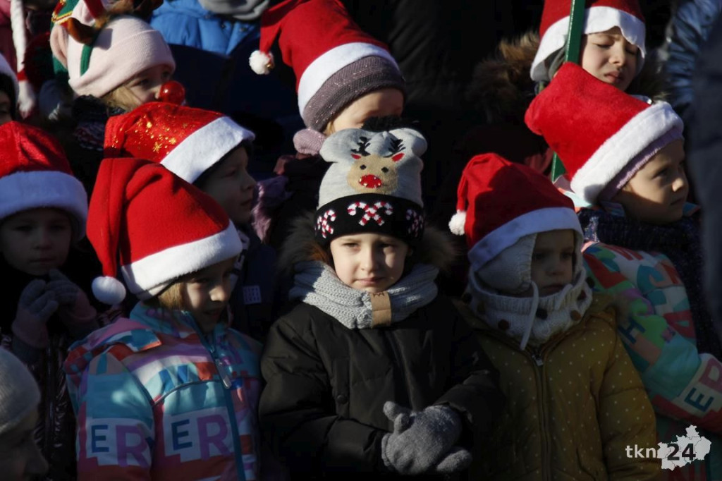 Choinka w Końskich już mieni się światłami! [fotorelacja]