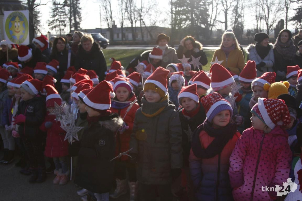 Choinka w Końskich już mieni się światłami! [fotorelacja]