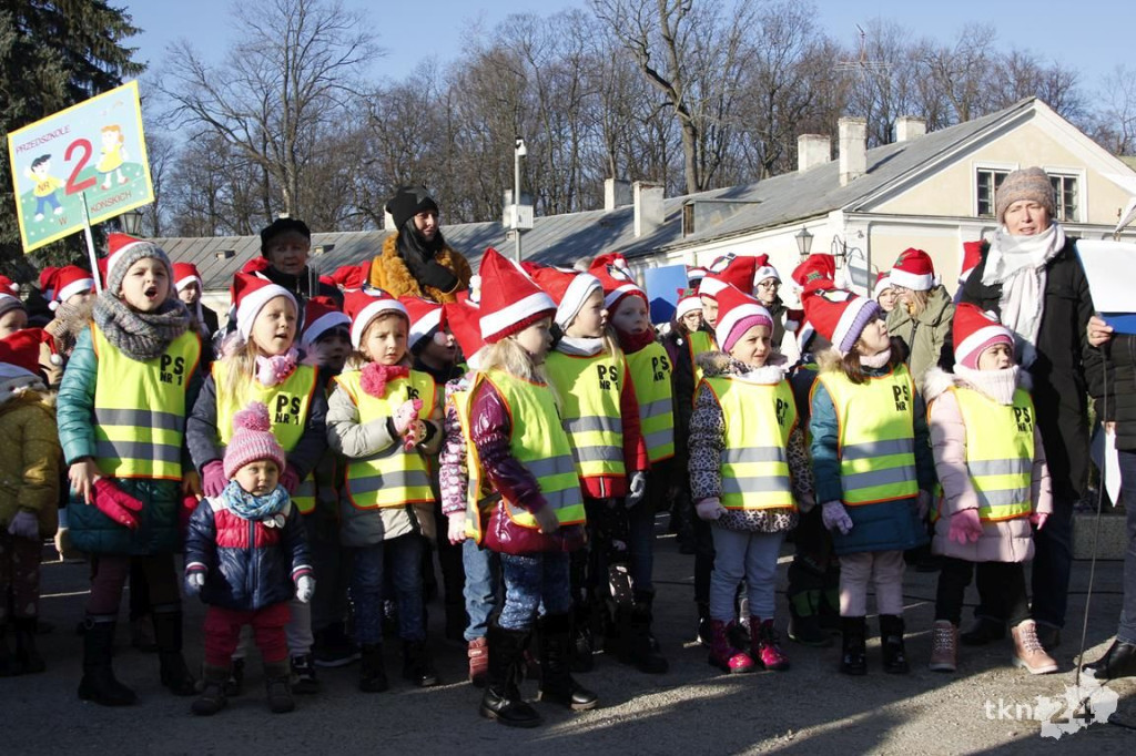 Choinka w Końskich już mieni się światłami! [fotorelacja]