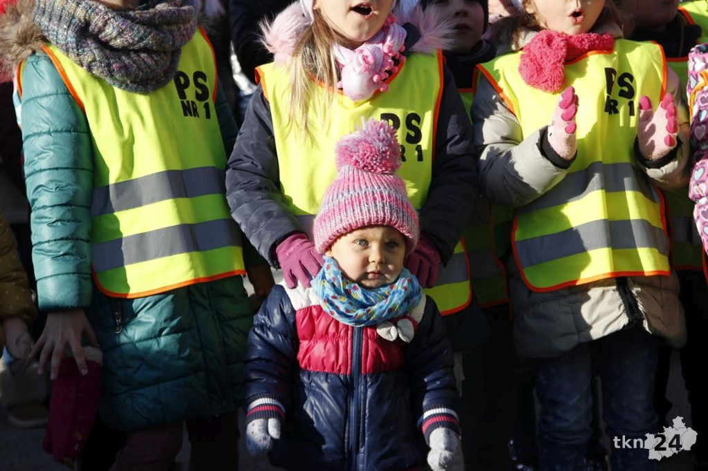 Choinka w Końskich już mieni się światłami! [fotorelacja]