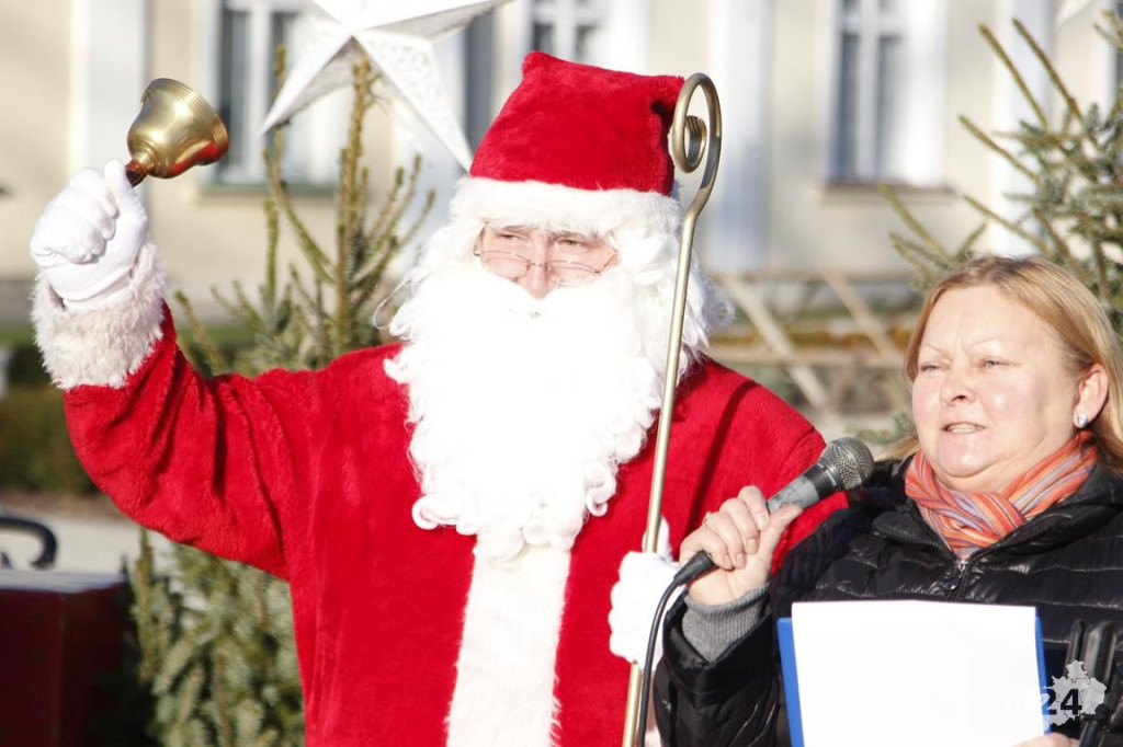 Choinka w Końskich już mieni się światłami! [fotorelacja]