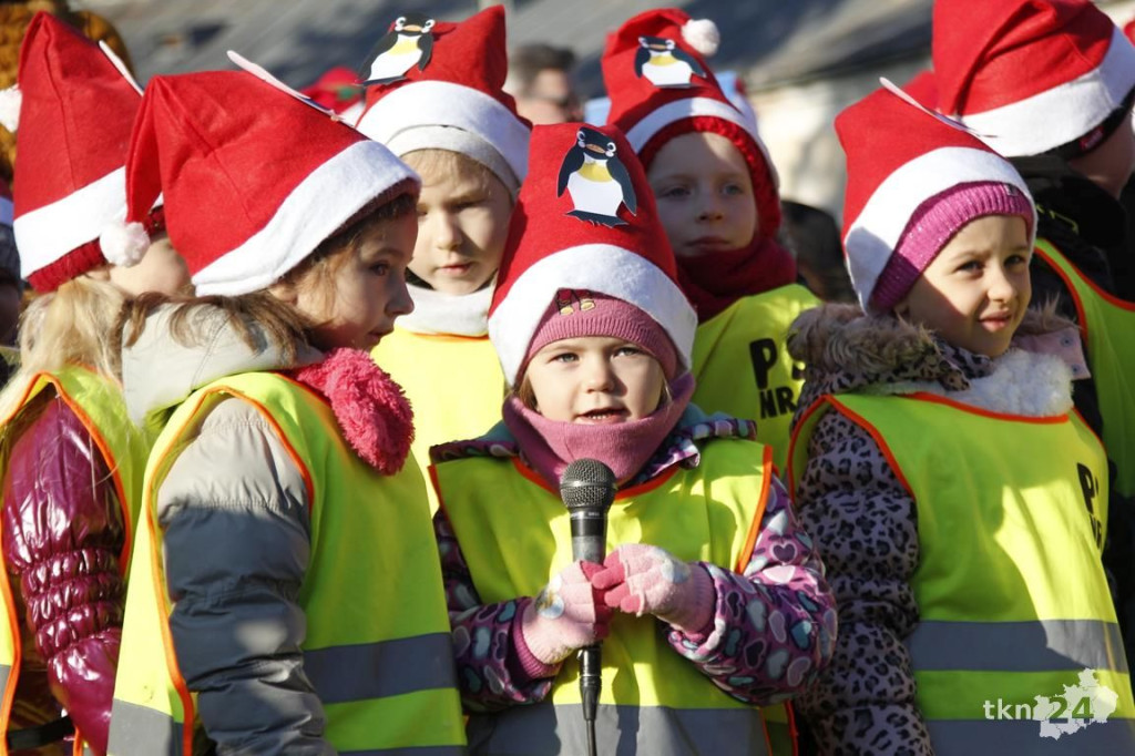 Choinka w Końskich już mieni się światłami! [fotorelacja]