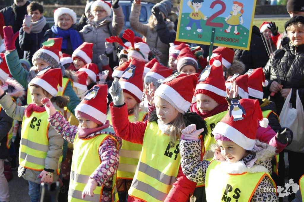 Choinka w Końskich już mieni się światłami! [fotorelacja]