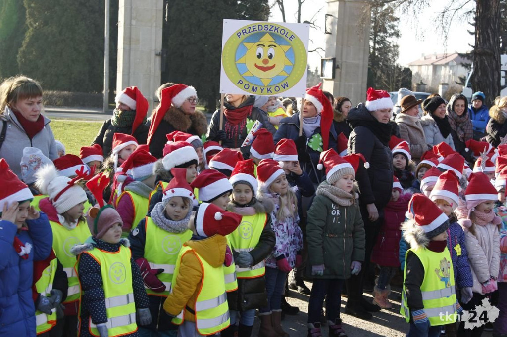 Choinka w Końskich już mieni się światłami! [fotorelacja]