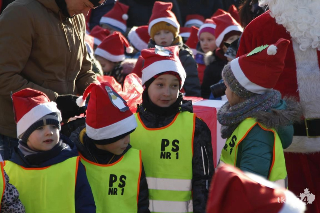 Choinka w Końskich już mieni się światłami! [fotorelacja]
