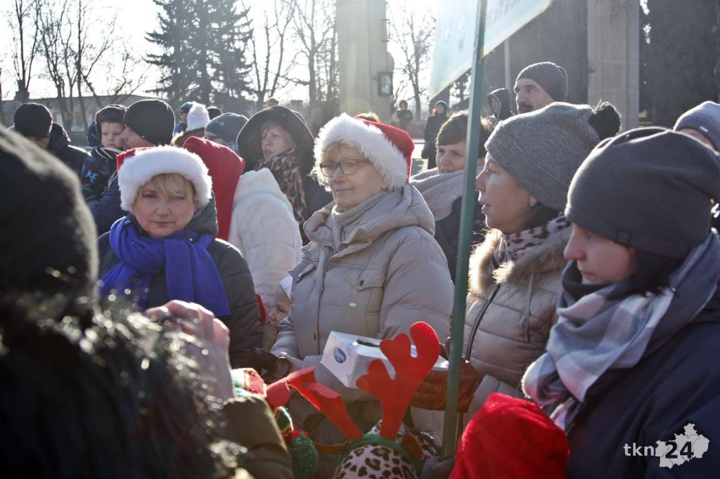 Choinka w Końskich już mieni się światłami! [fotorelacja]