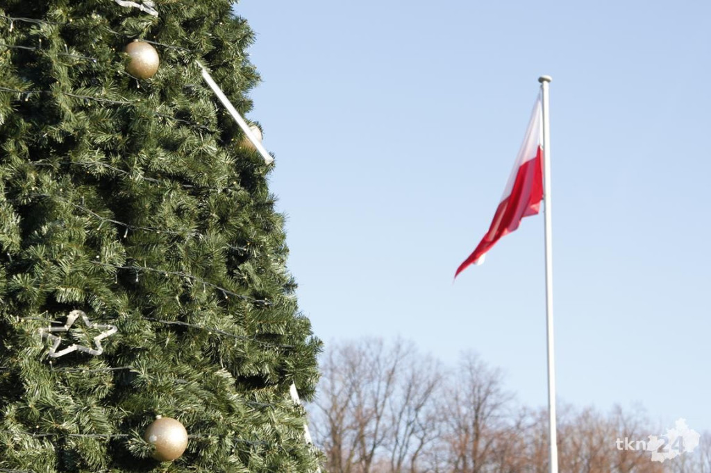 Choinka w Końskich już mieni się światłami! [fotorelacja]