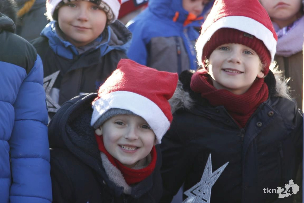 Choinka w Końskich już mieni się światłami! [fotorelacja]
