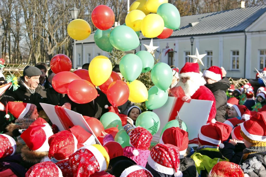 Choinka w Końskich już mieni się światłami! [fotorelacja]