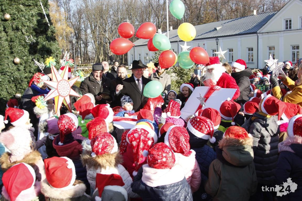 Choinka w Końskich już mieni się światłami! [fotorelacja]