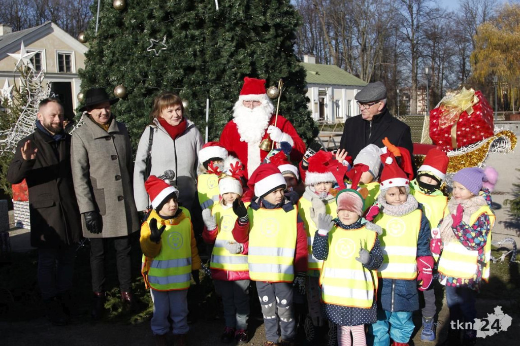 Choinka w Końskich już mieni się światłami! [fotorelacja]